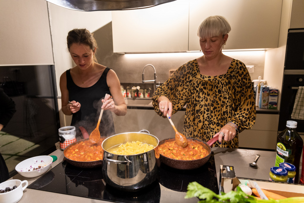 Corina und Anna machen eine leckere Pasta