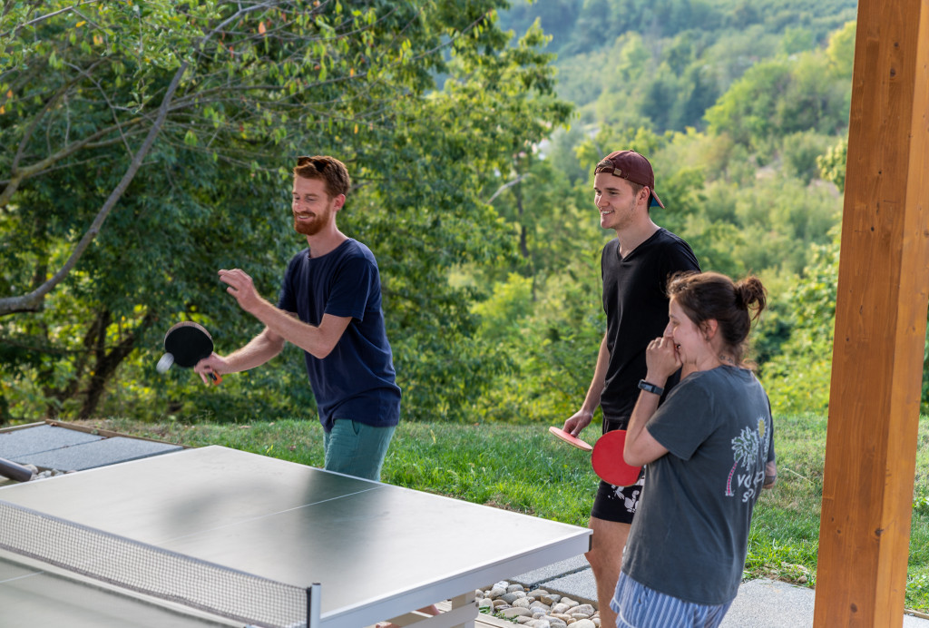 Iwan gewinnt im Ping-Pong